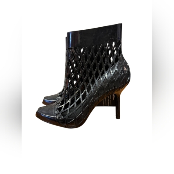 Melissa + Jean Paul Gaultter NWT Heel Cut Out Black Ankle boot Size 7 - Picture 3 of 7